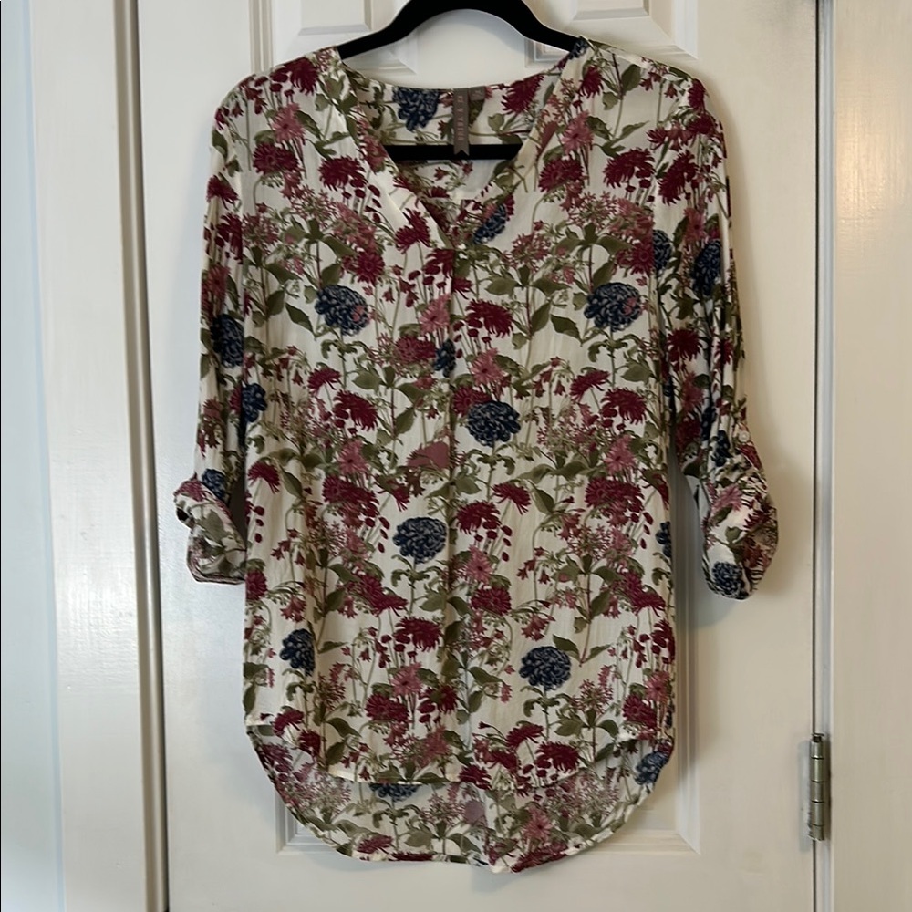 Red and Green 3/4 Sleeve Buttoned Blouse with Mandarin Collar